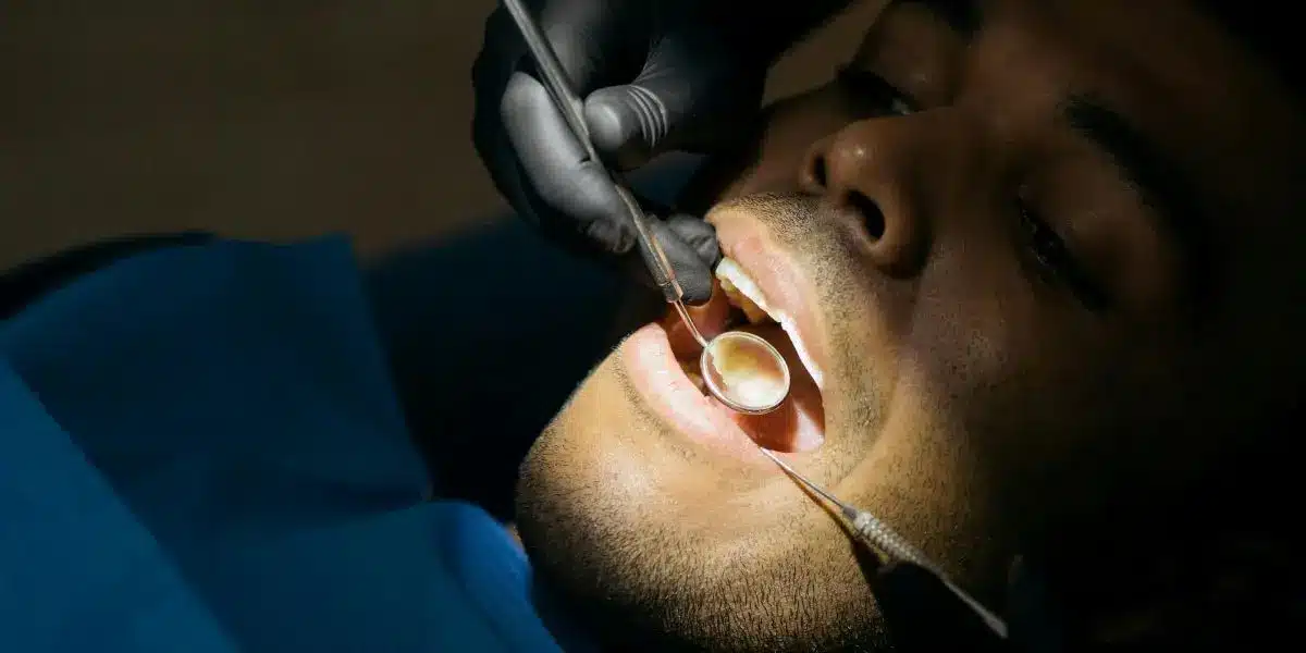 How to Choose the Right Dental Assistant Program Format: Weekend, Evening, or Hybrid?